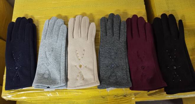 Rękawiczki damskie zimowe Roz Standard Mix kolor Paczka 12 szt