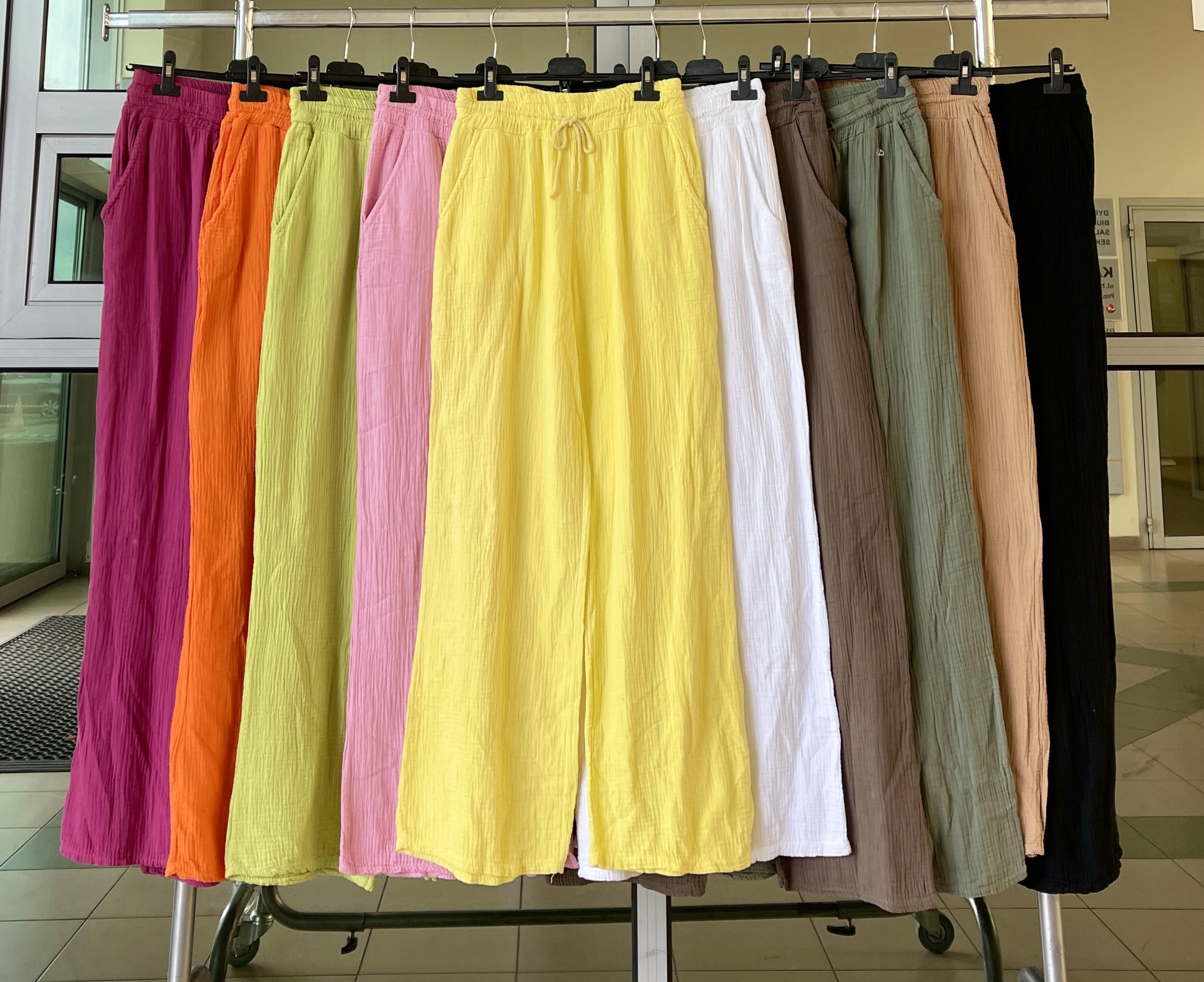 Spodnie  damska (Włoskie produkt) Roz Standard  .mix kolor Paczka 5 szt