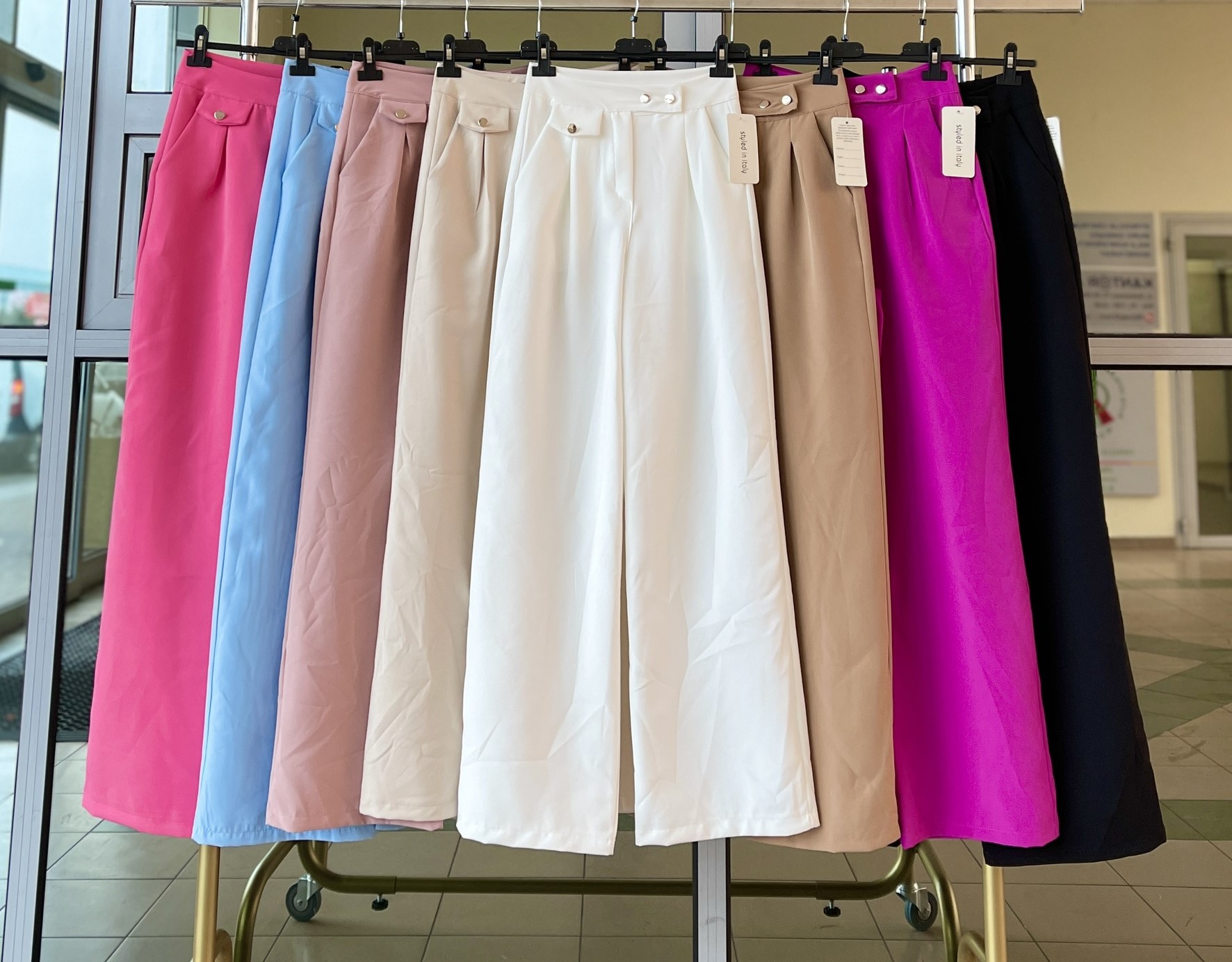Spodnie  damskie (Włoskie produkt) Roz S-XL. Paczka 4 szt 1 kolor