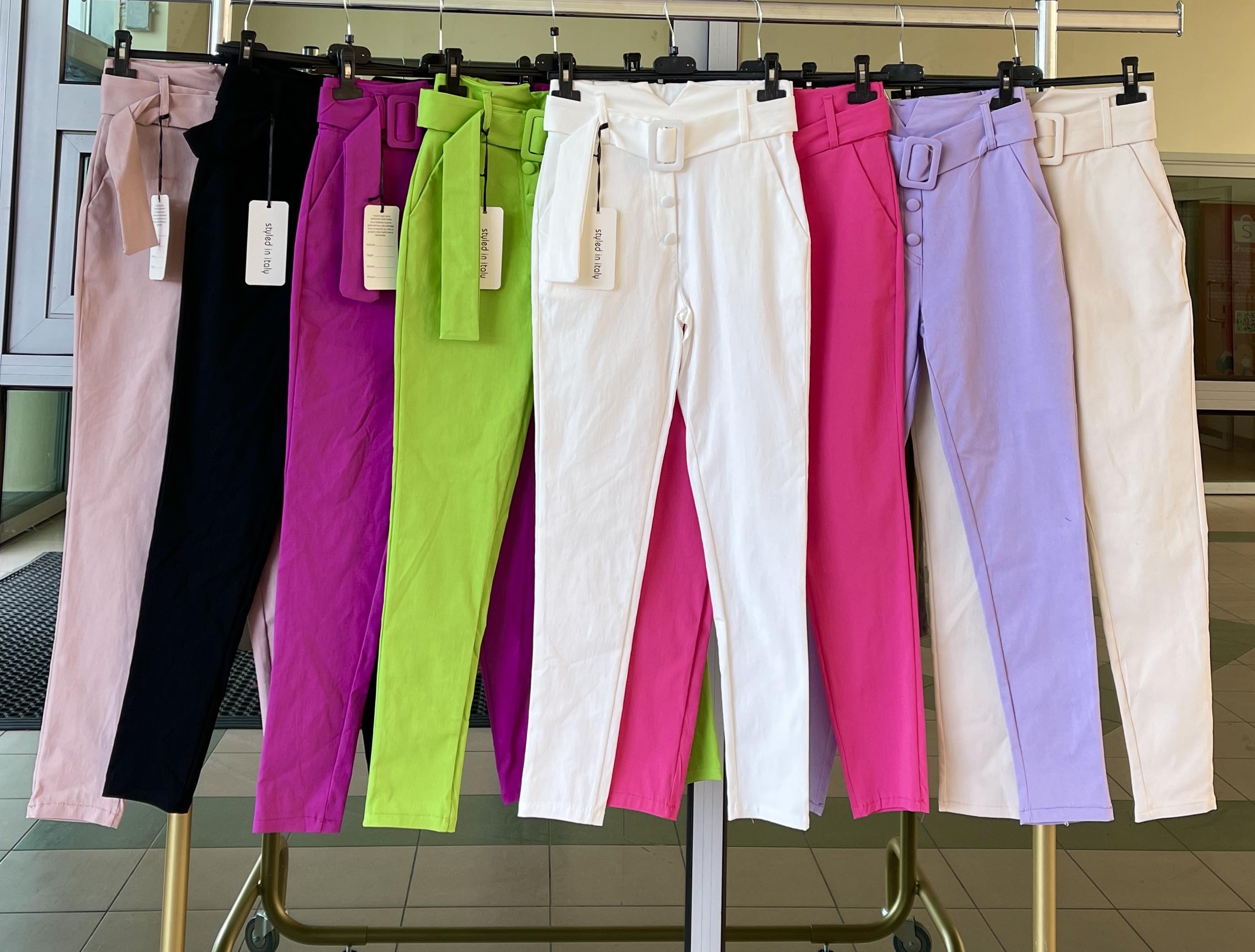 Spodnie  damskie (Włoskie produkt) Roz S-XL  Paczka 4 szt 1 kolor