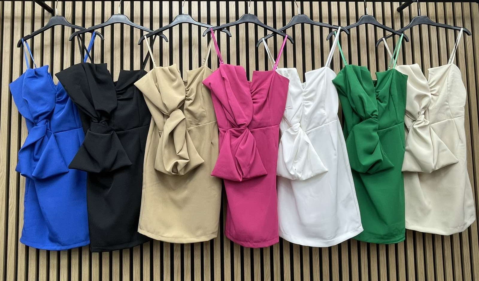 Sukienki damskie (Włoskie produkt) Roz Standard Paczka 5 szt Mix kolor
