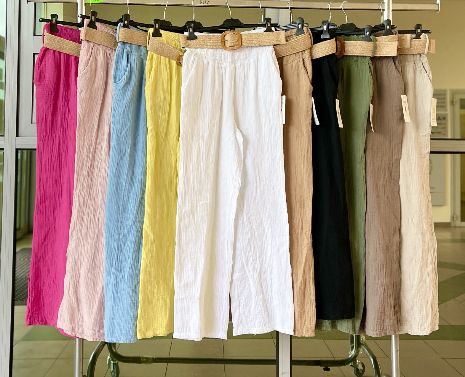 Spodnie  damskie (Włoskie produkt) Roz Standard Paczka 5 szt Mix kolor