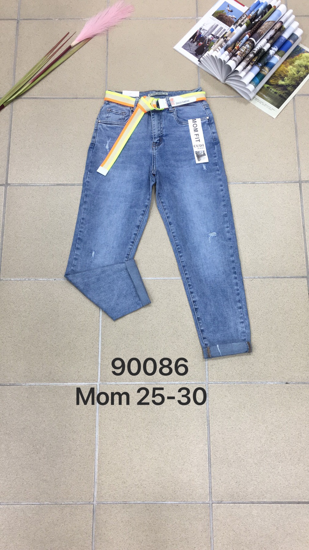 Spodnie  damska jeans  . Roz 25-30. Paszka 12szt . 1 Kolor .