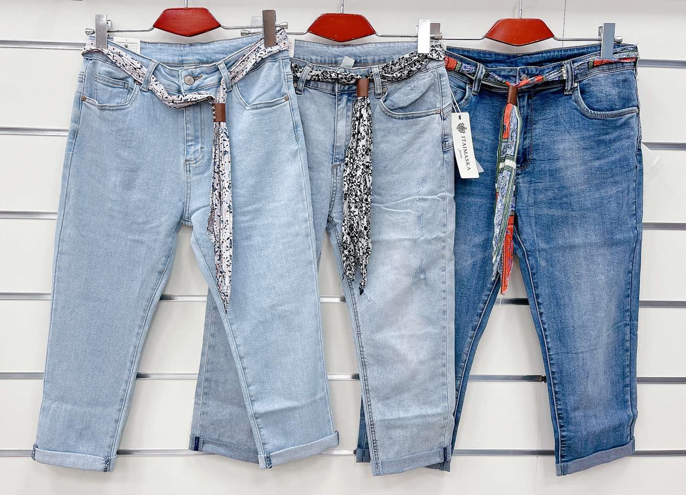 Spodnie damskie jeans Roz  38-48.  1 kolor . Paczka 10szt