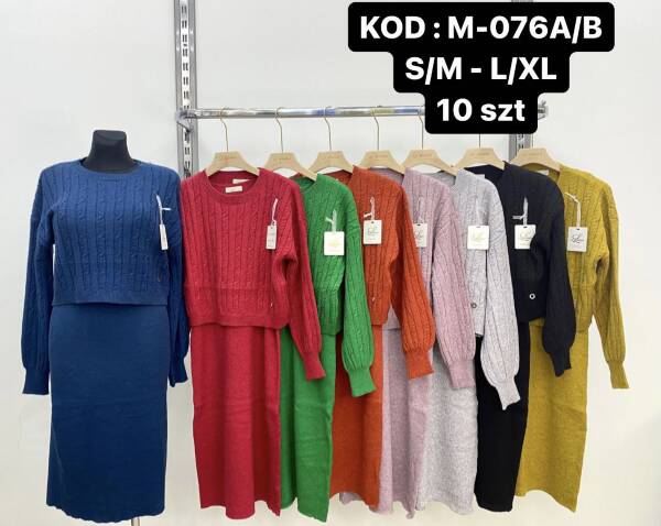 Sukienka Swetry damskie Roz S/M.L/XL. Mix kolor .Paczka 10szt