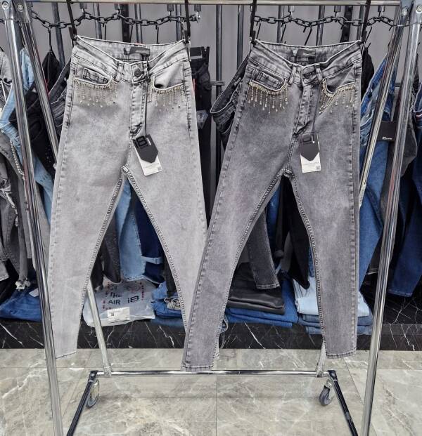 Spodnie damskie jeans Roz 25-30, 1 Kolor Paczka 10 szt