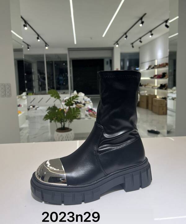 Kozaki damskie 36-41/ 12 par