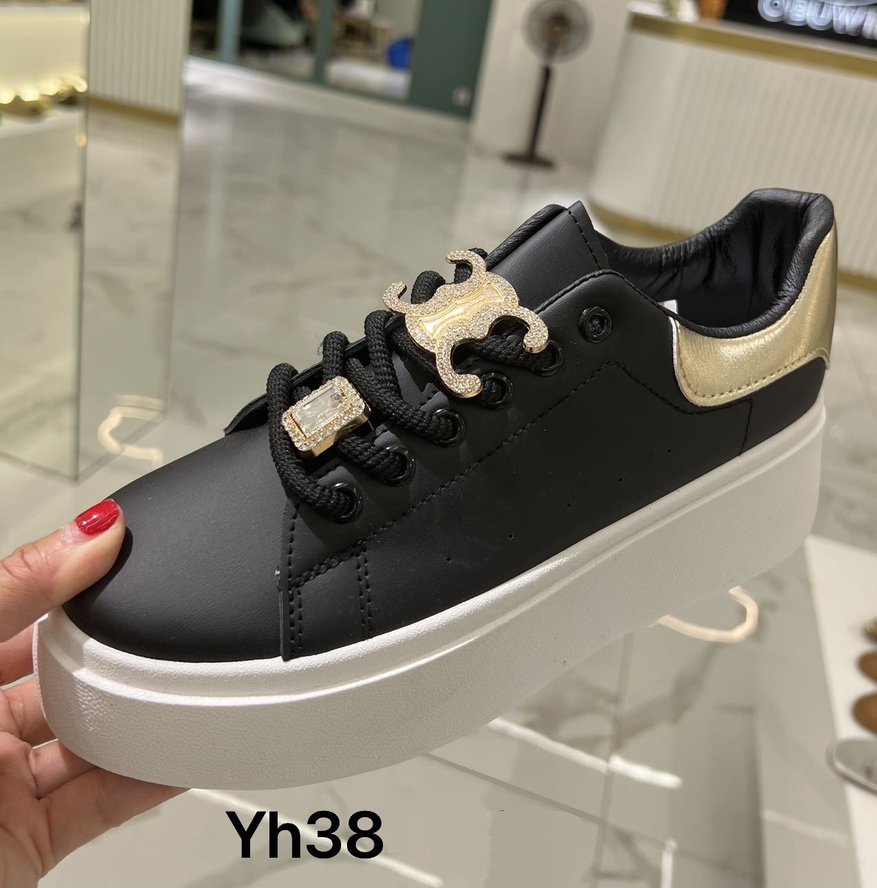 Buty sportowe damskie Roz 36-41 /12 par