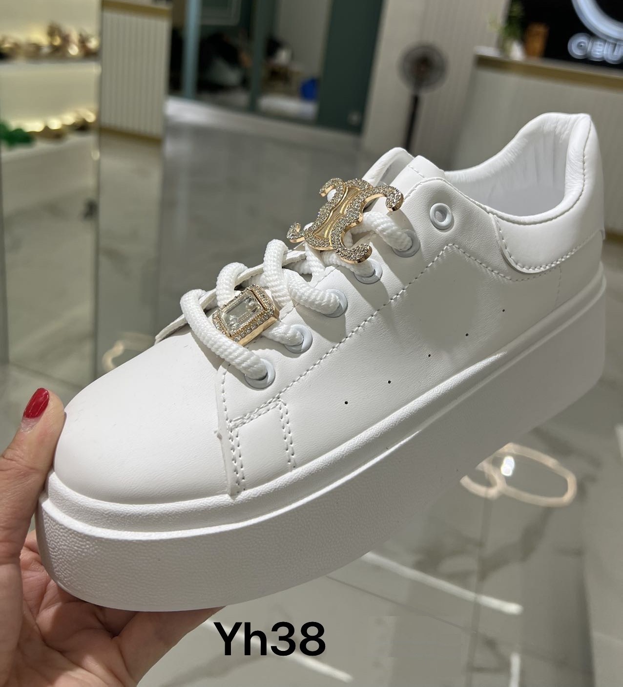 Buty sportowe damskie Roz 36-41 /12 par