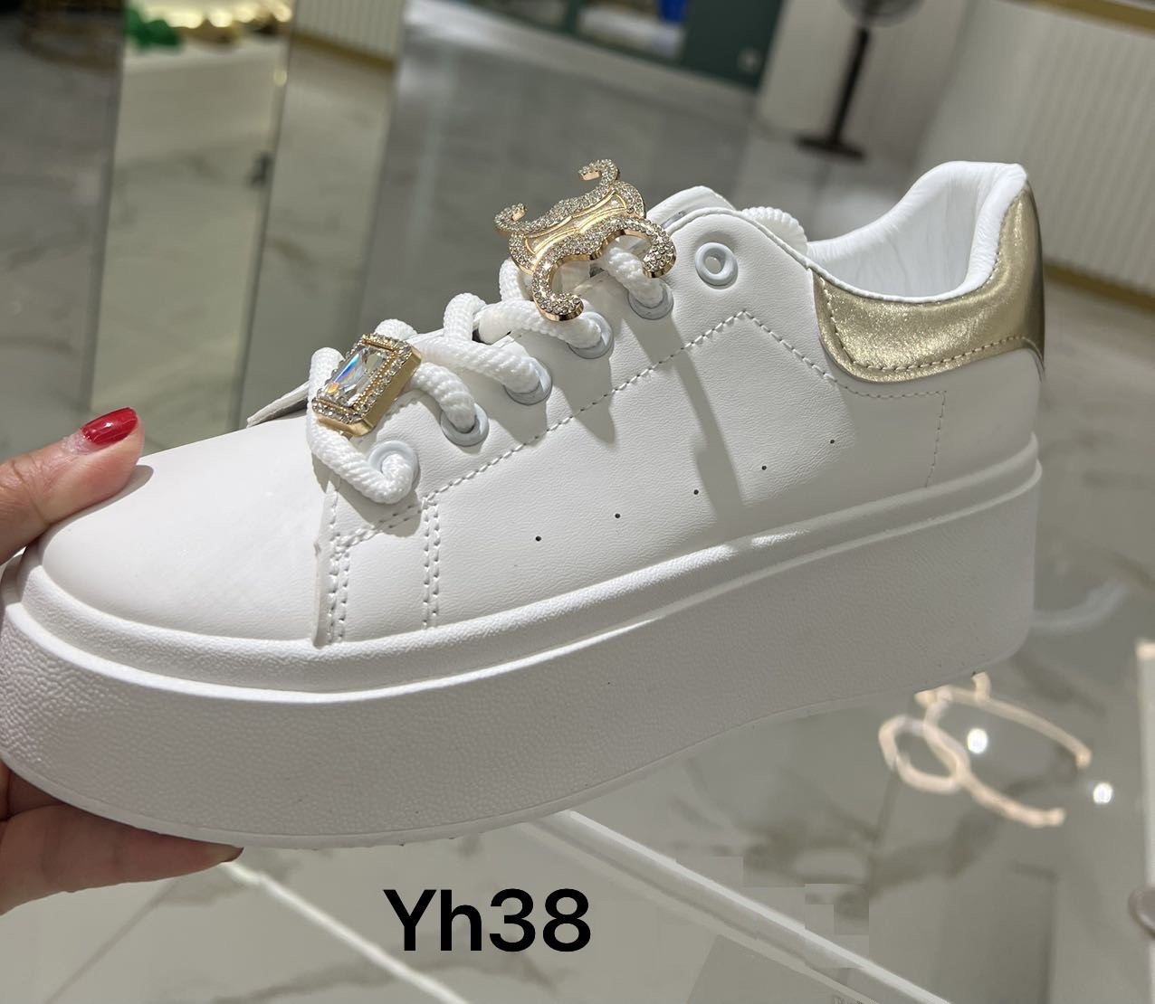 Buty sportowe damskie Roz 36-41 /12 par