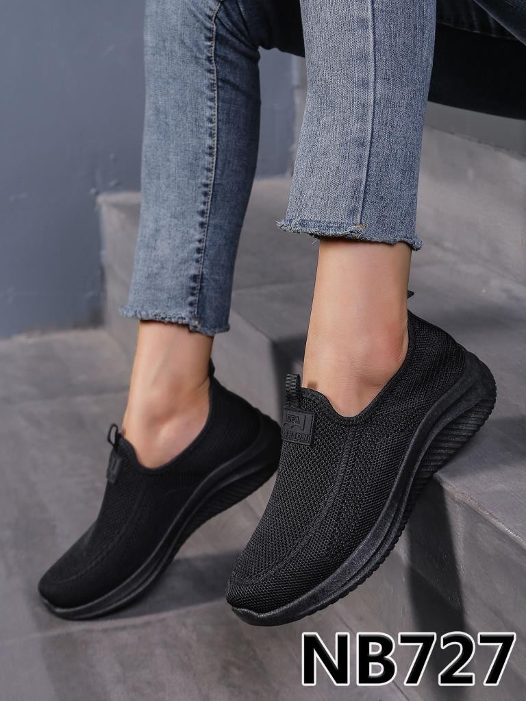 Buty sportowe damskie  36-41/ 12 par